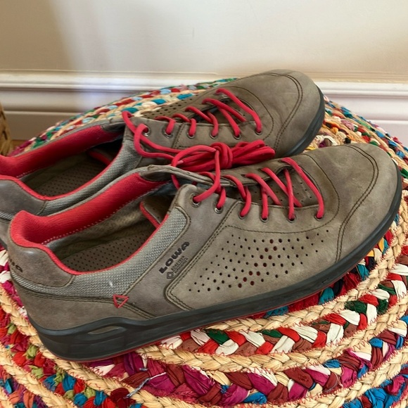 Lowa Gore-Tex Leather Taupe Gray and Red Shoes - Picture 2 of 7